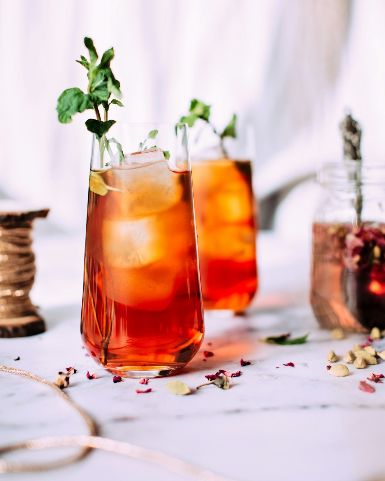 Iced teas with lemon
